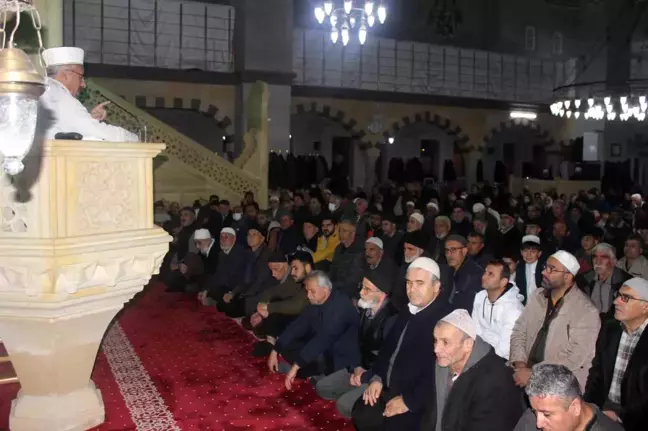 Kayseri'de Regaib Kandili'nde Vatandaşlar Camilere Akın Etti
