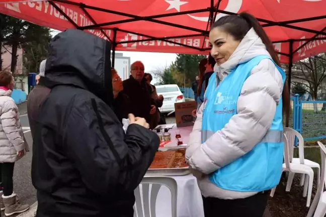 İzmit Belediyesi Halkla İlişkiler Müdürlüğü, vatandaşların taleplerini yerine getiriyor