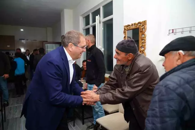 Ayvalık Belediye Başkanı Mesut Ergin, kırsal mahalleleri ziyaret ediyor