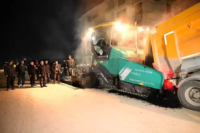 Yeşilyurt Belediye Başkanı Mehmet Çınar, deprem konutlarının alt yapısında çalışan ekiplere teşekkür etti
