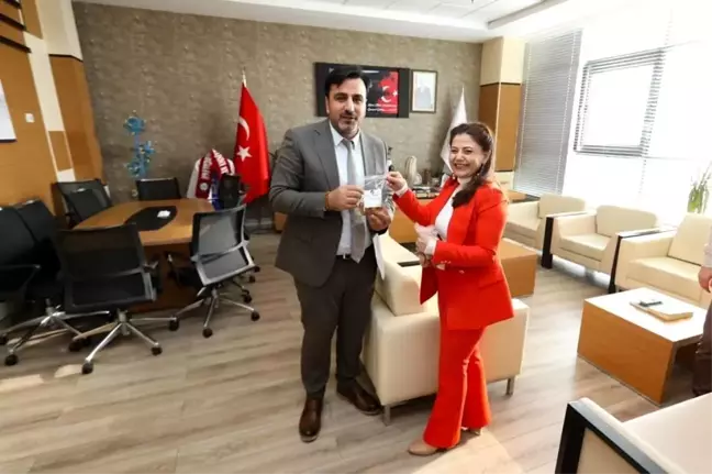 Van İpekyolu Belediyesi Regaib Kandili'nde Vatandaşlara İkramlarda Bulundu
