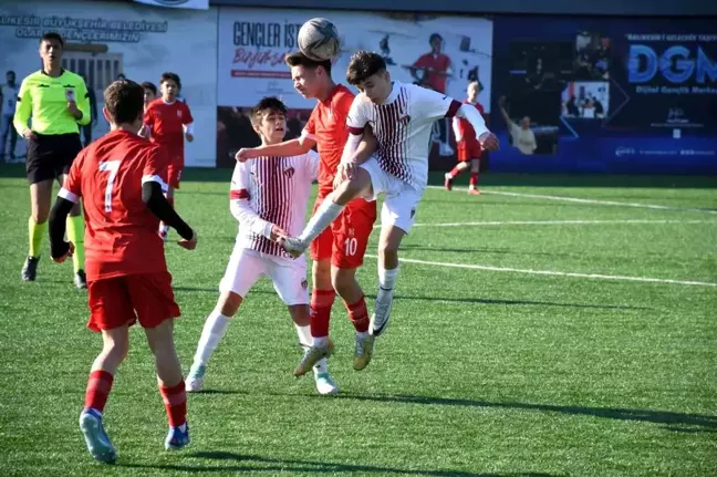 Balıkesir Büyükşehir Belediyesi Ali Hikmet Paşa Spor Kompleksi'ni Yeniden Düzenledi