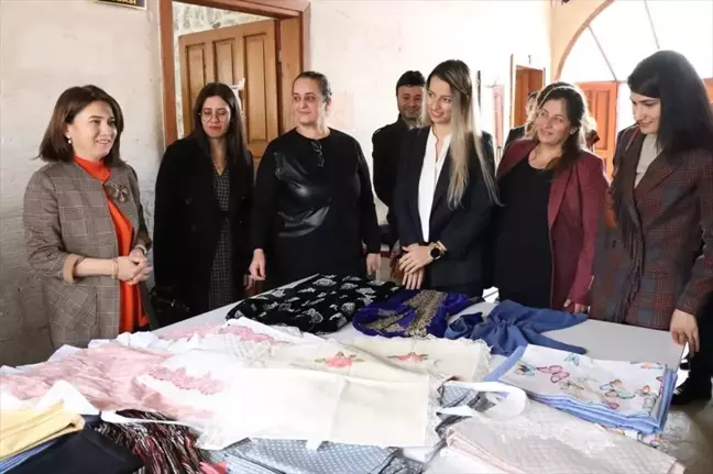 Şanlıurfa Valisi Hasan Şıldak'ın eşi Fatma Şıldak, Viranşehir'de Kadın Kültür Merkezi'ni ziyaret etti