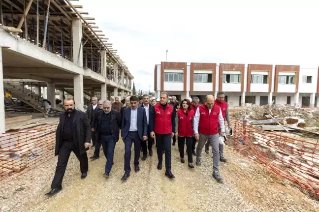 Mersin Büyükşehir Belediye Başkanı Vahap Seçer, Lojistik Merkezi ve yol çalışmalarını inceledi