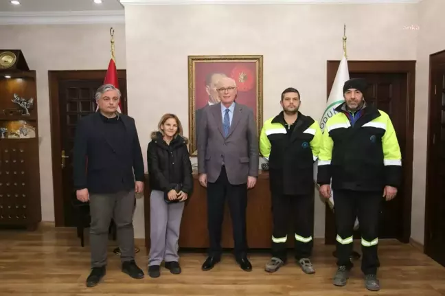 Odunpazarı Belediyesi Çalışanı Kayıp Çantayı Sahibine Teslim Etti