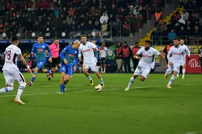 Çaykur Rizespor ile Trabzonspor Arasındaki Maç Golsüz Beraberlikle Sonuçlandı