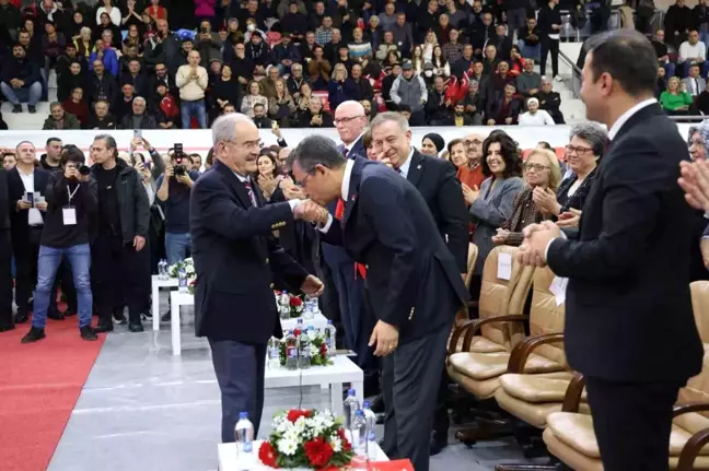 CHP Genel Başkanı Özgür Özel, Yılmaz Büyükerşen'in CHP'li belediyelerin genel koordinatörü olacağını açıkladı