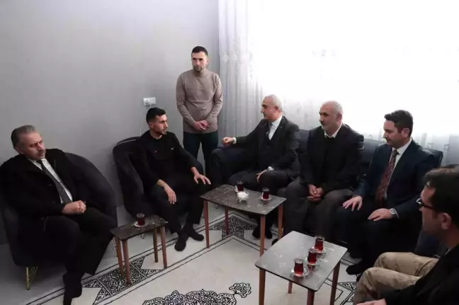 Muş Valisi Çakır hain saldırıda yaralanan askerleri ziyaret etti