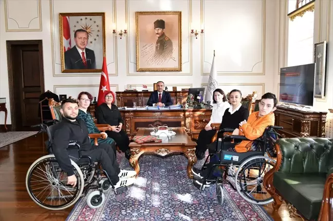Dernek Başkanı Vali'yi Ziyaret Etti