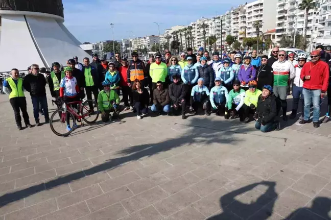 İzmir'de Depremde Hayatını Kaybedenler İçin Bisiklet Sürüşü Düzenlendi