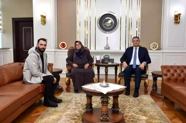 Karabük Valisi Mustafa Yavuz, şehit Jandarma Komando Er Musa Ceylan'ın ailesini ağırladı