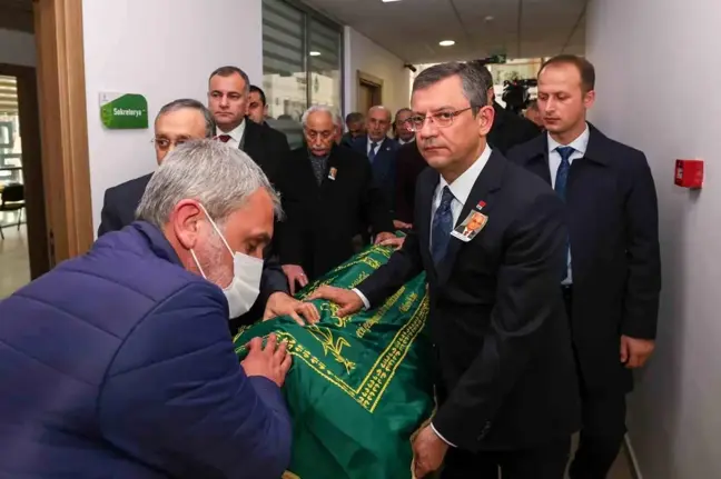 CHP Genel Başkanı Özgür Özel, Celal Dinçer'in kayınpederinin cenazesine katıldı