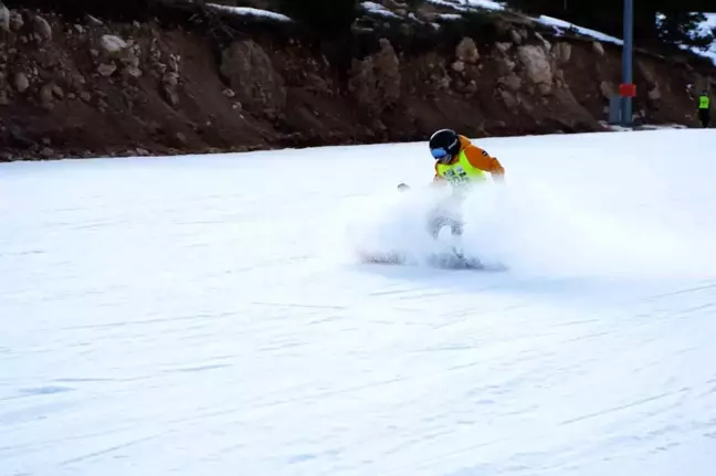 Erzincan'da Snowboard Türkiye Şampiyonası Başladı