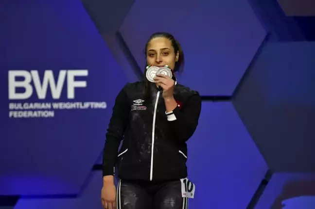 Burcu Alıcı Avrupa Halter Şampiyonası'nda İki Bronz Madalya Kazandı