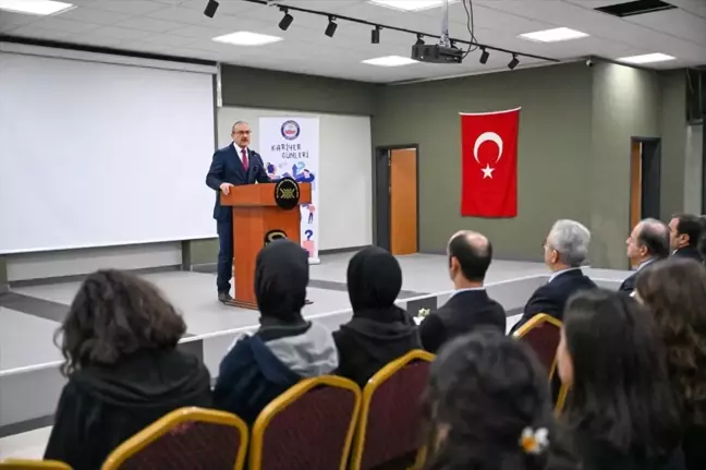 Kocaeli Valisi Seddar Yavuz, Kariyer Söyleşisinde Öğrencilerle Buluştu