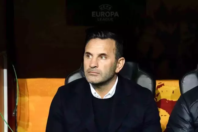 Galatasaray Teknik Direktörü Okan Buruk, Sparta Prag maçında da aynı 11'i tercih etti