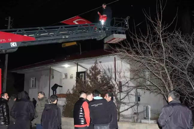 Kuzey Irak'ta şehit düşen askerin baba ocağına Türk bayrakları asıldı