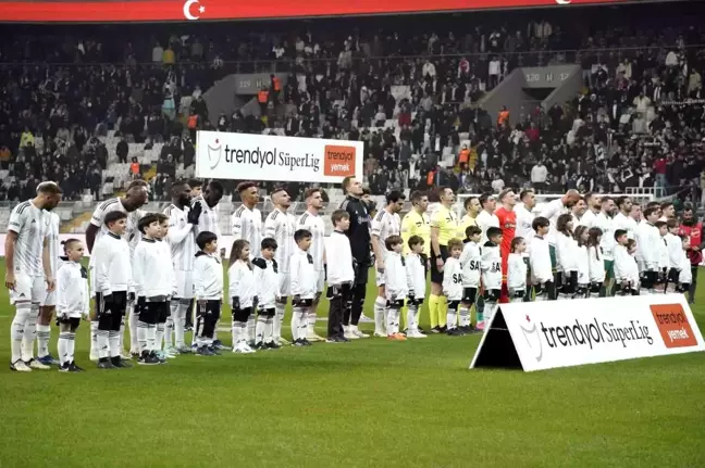Beşiktaş Teknik Direktörü Fernando Santos, Konyaspor maçında 4 değişiklik yaptı
