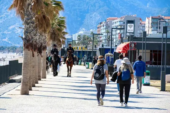 Antalya'da Atlı Polisler Suçluların Korkulu Rüyası Oldu