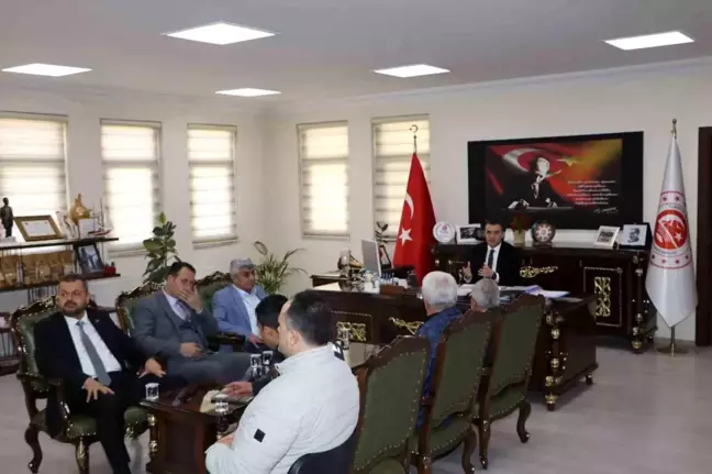 Afyonkarahisar Emirdağ Kaymakamı Siyasi Parti Temsilcileriyle Toplantı Yaptı