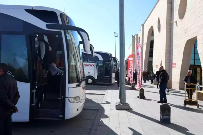 Nevşehir Emniyet Müdürlüğü, Şehirlerarası Otobüs Yolcularına Emniyet Kemeri Kullanımı Hakkında Bilgilendirme Yaptı