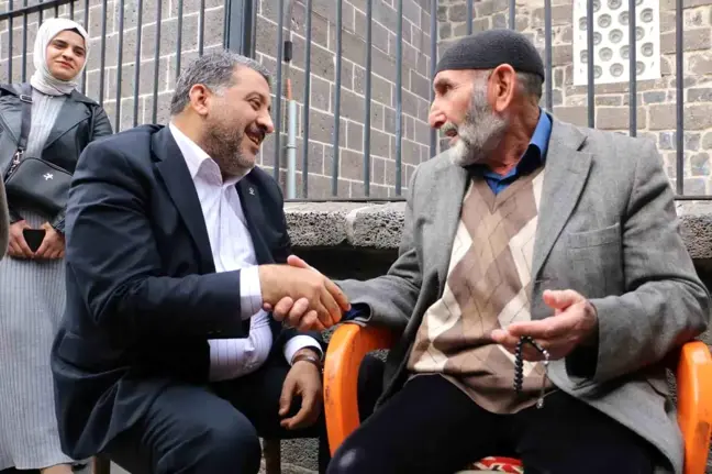 AK Parti Diyarbakır İl Başkanı Mehmet Raşit Ocak, Sur esnafını ziyaret etti