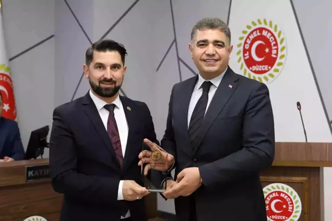 Düzce'de İl Genel Meclisi Üyelerine Teşekkür Plaketi Verildi