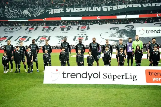 Beşiktaş Teknik Direktörü Fernando Santos, Galatasaray maçında 3 değişiklik yaptı