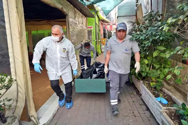 Antalya'da evsiz adam iş merkezi önünde ölü bulundu