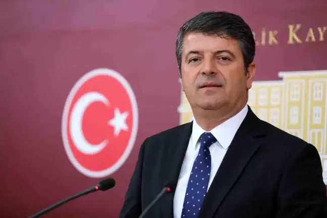 CHP Adıyaman Milletvekili Abdurrahman Tutdere, betonlarda standardın üzerinde dere kumu kullanıldığı iddialarını meclis gündemine taşıdı