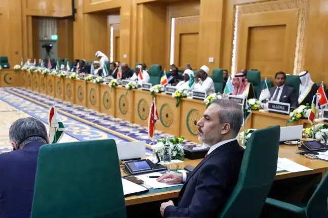 İslam İşbirliği Teşkilatı ve Arap Ligi Olağanüstü Ortak Zirvesi Dışişleri Bakanları Konseyi Toplantısı'nda İsrail'in üyeliği askıya alındı