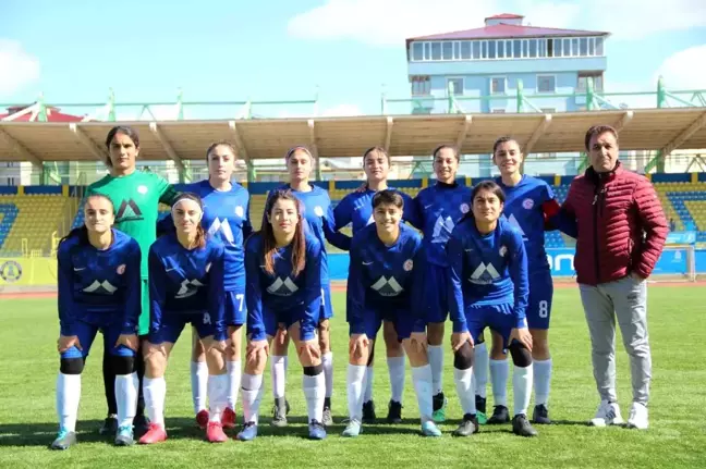 Ağrı Aile ve Sosyal Politikalar Gençlik ve Spor Kulübü Kadın Futbol Takımı Liderliğini Sürdürüyor