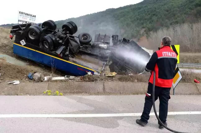 Amasya'da akaryakıt yüklü tanker devrildi, sürücü yaralandı