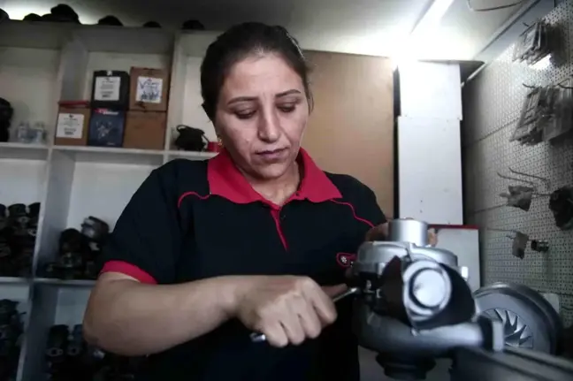 Bursa'da Turbo Tamiri Yapan Kadın Usta, Çalışkanlığıyla Örnek Oluyor
