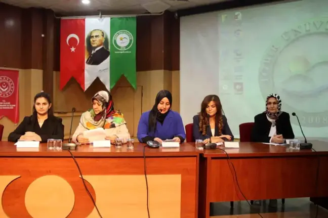 Iğdır Üniversitesi ve Aile ve Sosyal Hizmetler İl Müdürlüğü, 8 Mart Dünya Kadınlar Günü paneli düzenledi
