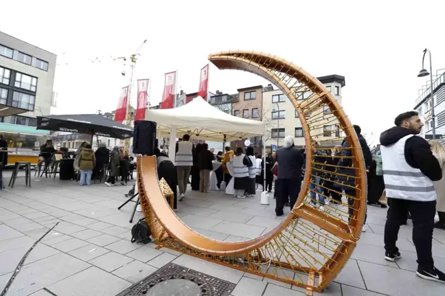Almanya'da Köln'de Venloer Caddesi Ramazan Ayı için Işıklandırıldı