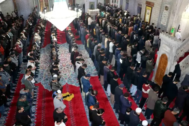 Şanlıurfa'da Dergah Camii'nde İlk Teravih Namazı Kılındı