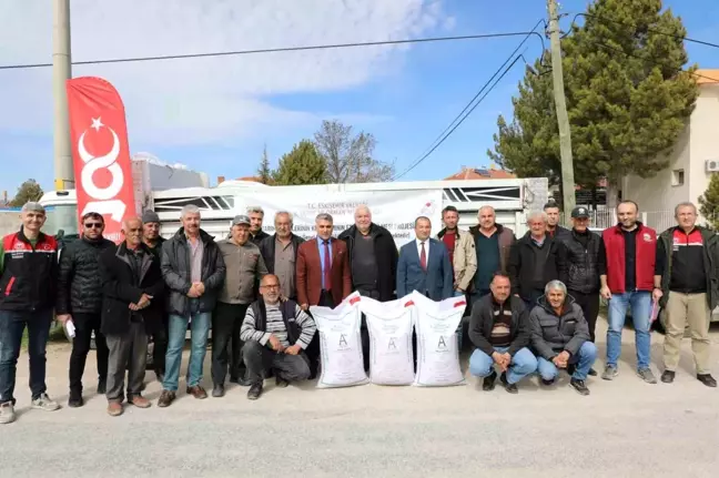Eskişehir'de Nohut Üretmezsek Olmaz Projesi kapsamında Çifteler çiftçisine nohut tohumu desteği verildi