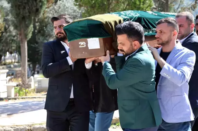 Kamboçya'da çekiçli saldırıya uğrayan Ufuk Öntürk İzmir'de defnedildi