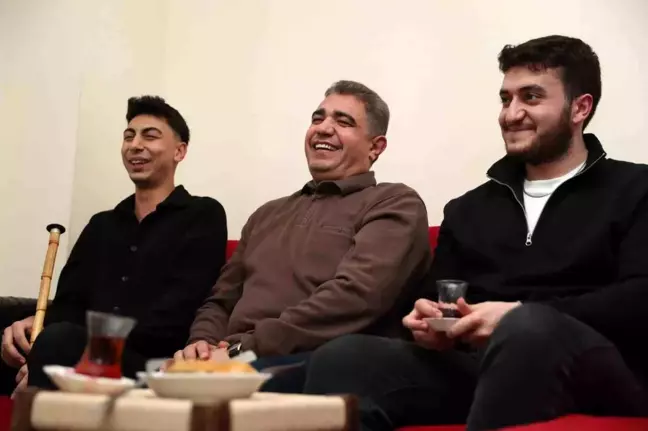 Düzce Valisi Selçuk Aslan, Üniversite Öğrencileriyle Çay Davetine Katıldı