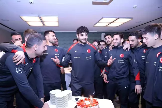 Ozan Kabak'ın doğum günü Viyana'da kutlandı
