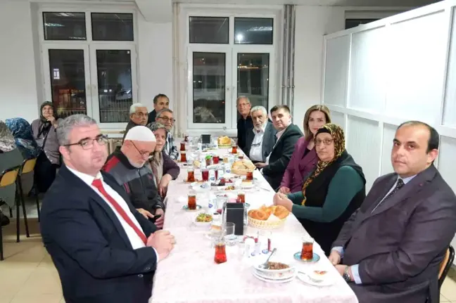 Karaman Valisi Hüseyin Engin Sarıibrahim Huzurevi Sakinleriyle İftar Yaptı