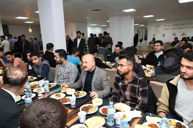Adıyaman Valisi Öğrencilerle İftar Sofrasında Buluştu