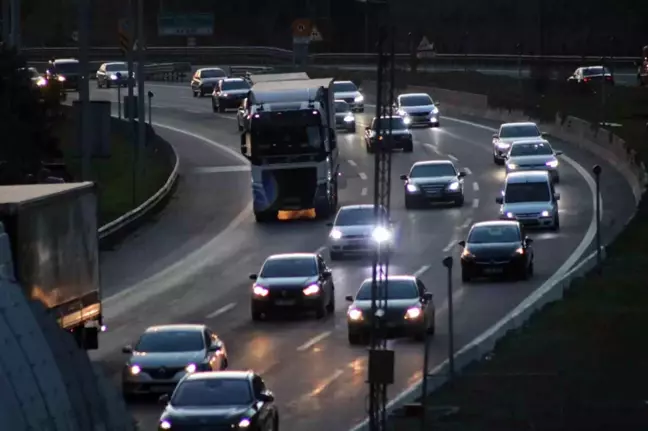 Bolu'da Bayram Tatilinde Yoğun Trafik