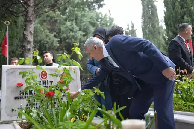 Kahramanmaraş ve Adıyaman'da Ramazan Bayramı arifesinde şehitliklere ziyaret