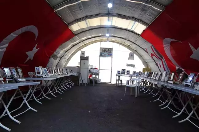 Çocukları Terör Örgütü PKK Tarafından Kaçırılan Ailelerin Evlat Nöbeti Bayramda da Sürüyor