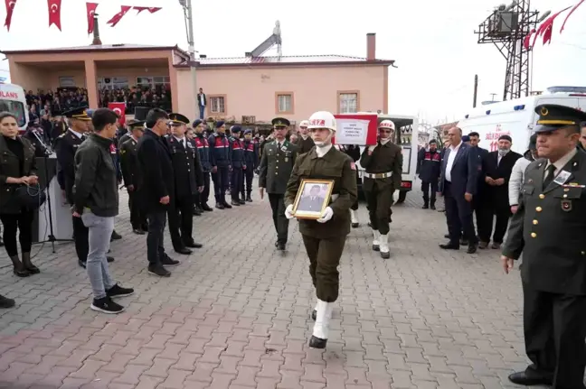 Pençe Kilit-2 Operasyonunda Şehit Olan Piyade Uzman Çavuş Hikmet Aslan Son Yolculuğuna Uğurlandı