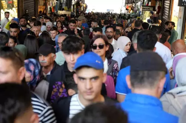 Ramazan Bayramı'nda Vatandaşlar Tarihi Mekanlara Akın Etti