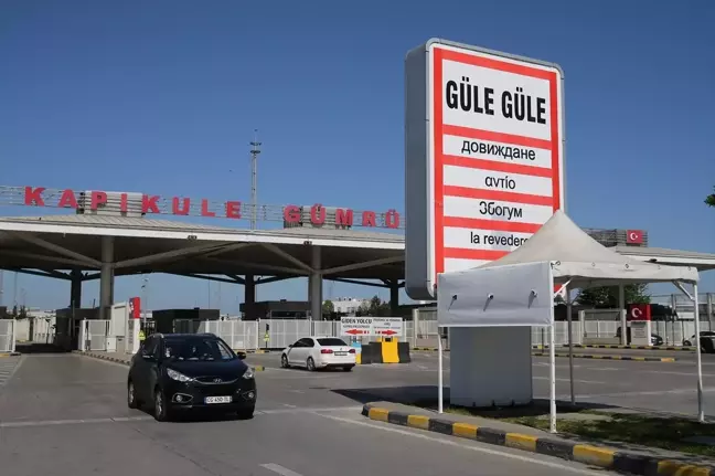 Bayram tatili için Edirne'den Avrupa'ya geçişler arttı