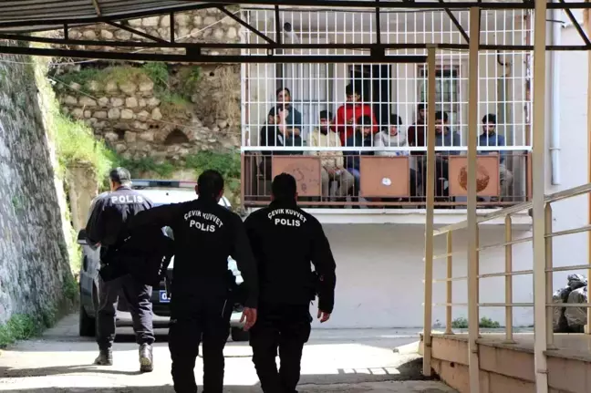 Amasya'da 25 kaçak göçmen kaçtı